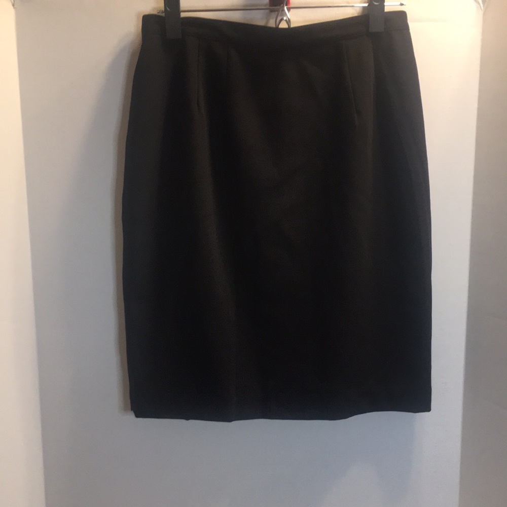 NO BRAND TAG BLACK REAR ZIP MINI SKIRT SIZE 8